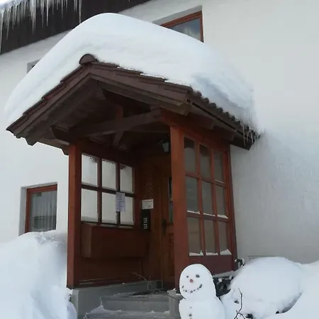 In Mit Grossem Garten By Interhome Prázdninový dům *